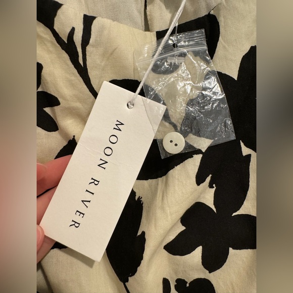 NEW NWT Moon River Black Floral Print Side Tie Cut-Out Tiered Midi Dress Size XS - Picture 6 of 7